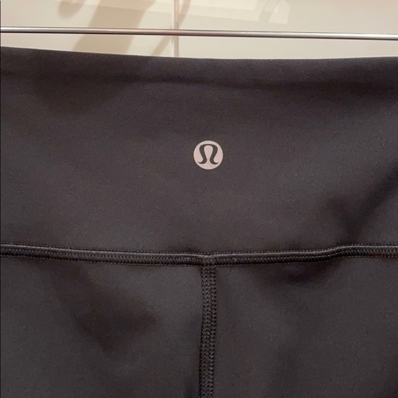 Great Lululemon Black Wunder Under Leggings—EUC - Picture 5 of 6